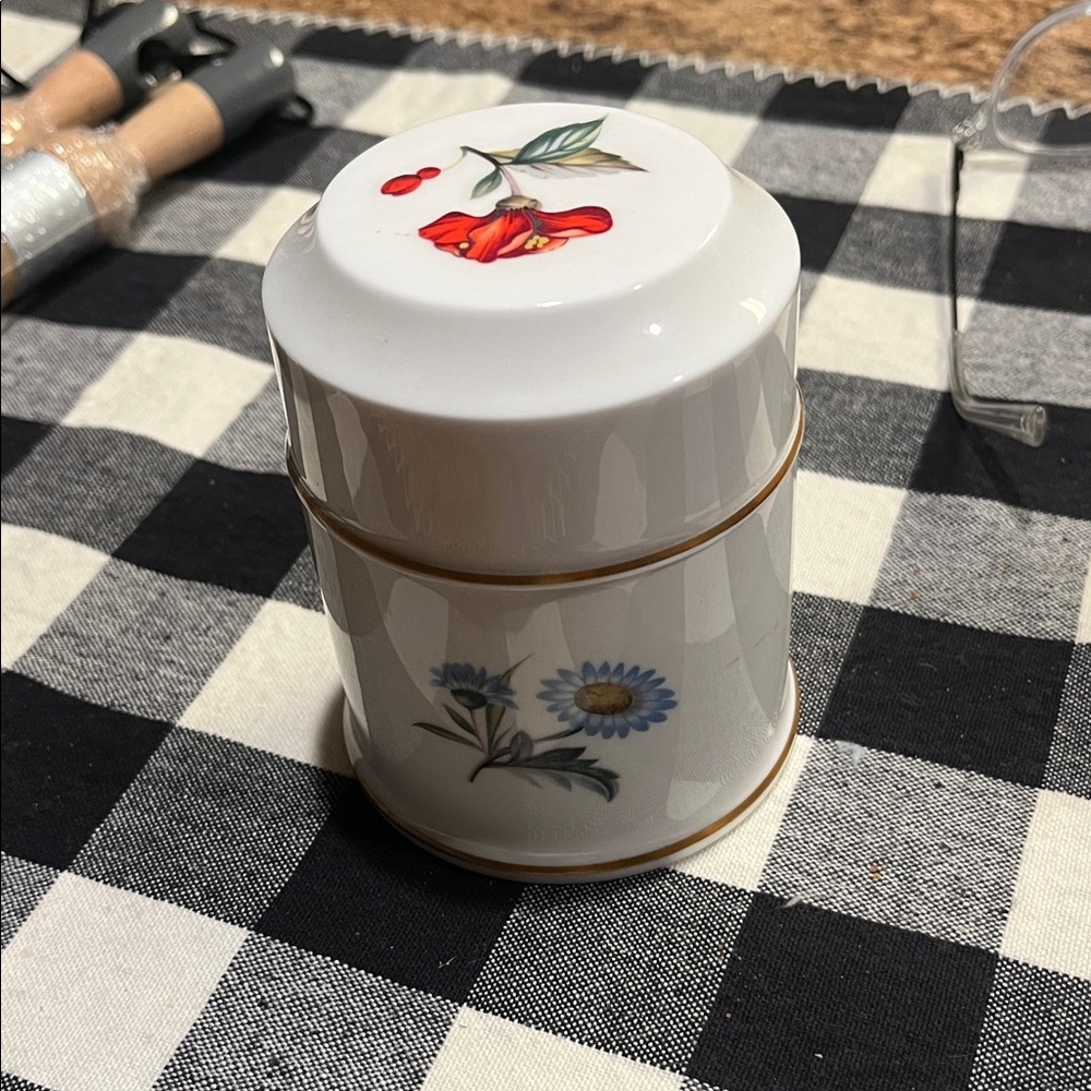 Royal Worcester Lidded Jar Fine Bone 1959 China Made in England - Picture 5 of 5